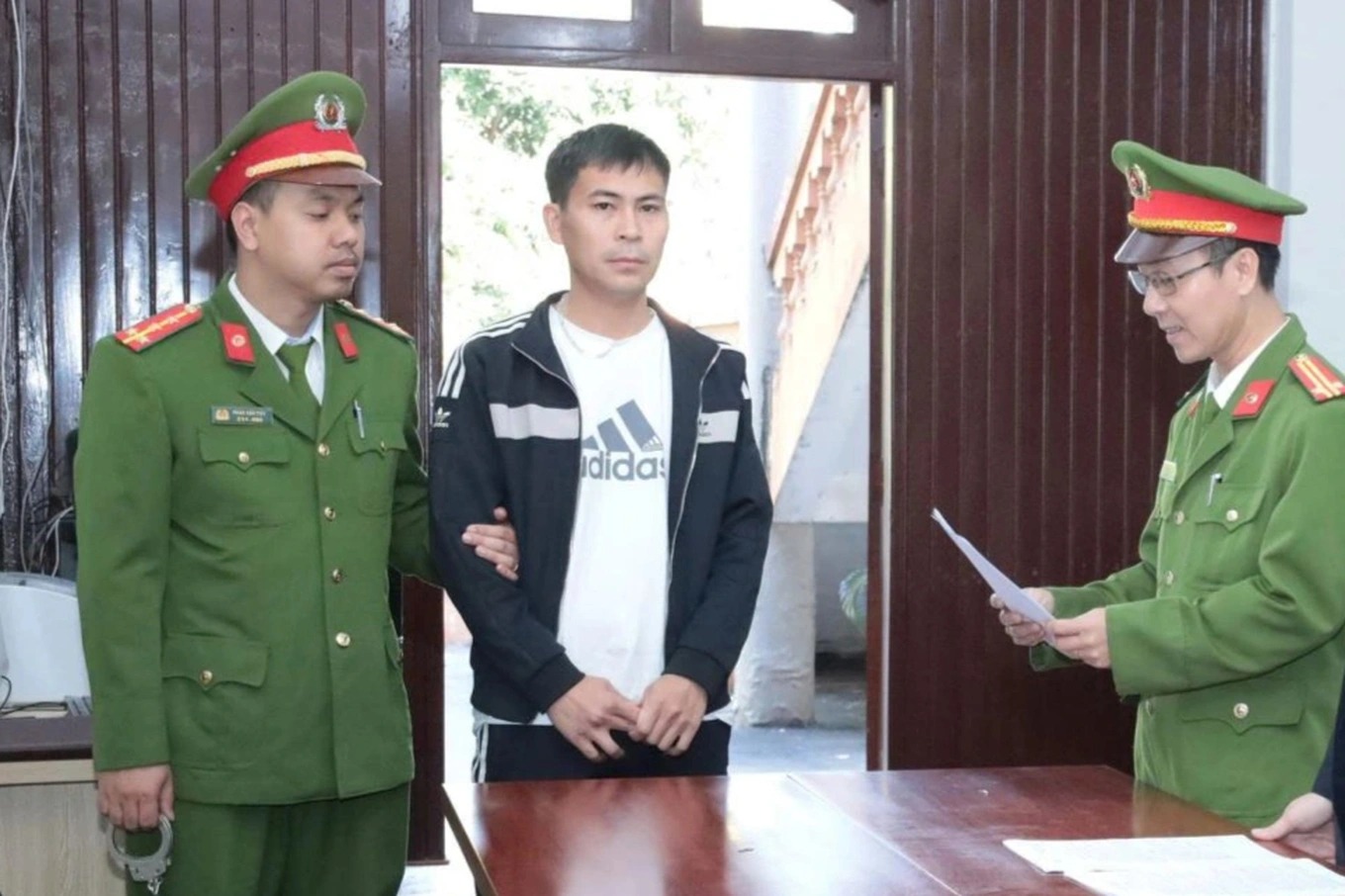 Sản xuất gần 4.000 can nước giặt, rửa chén “nước ngoài” tại Hưng Yên