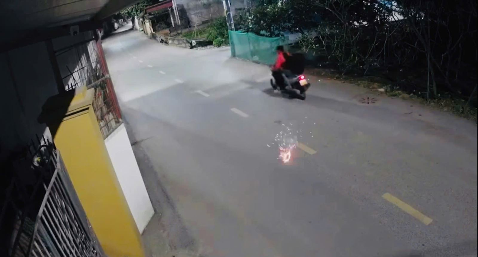 Đốt pháo nổ trái phép, nam thanh niên bị phạt 30 triệu đồng