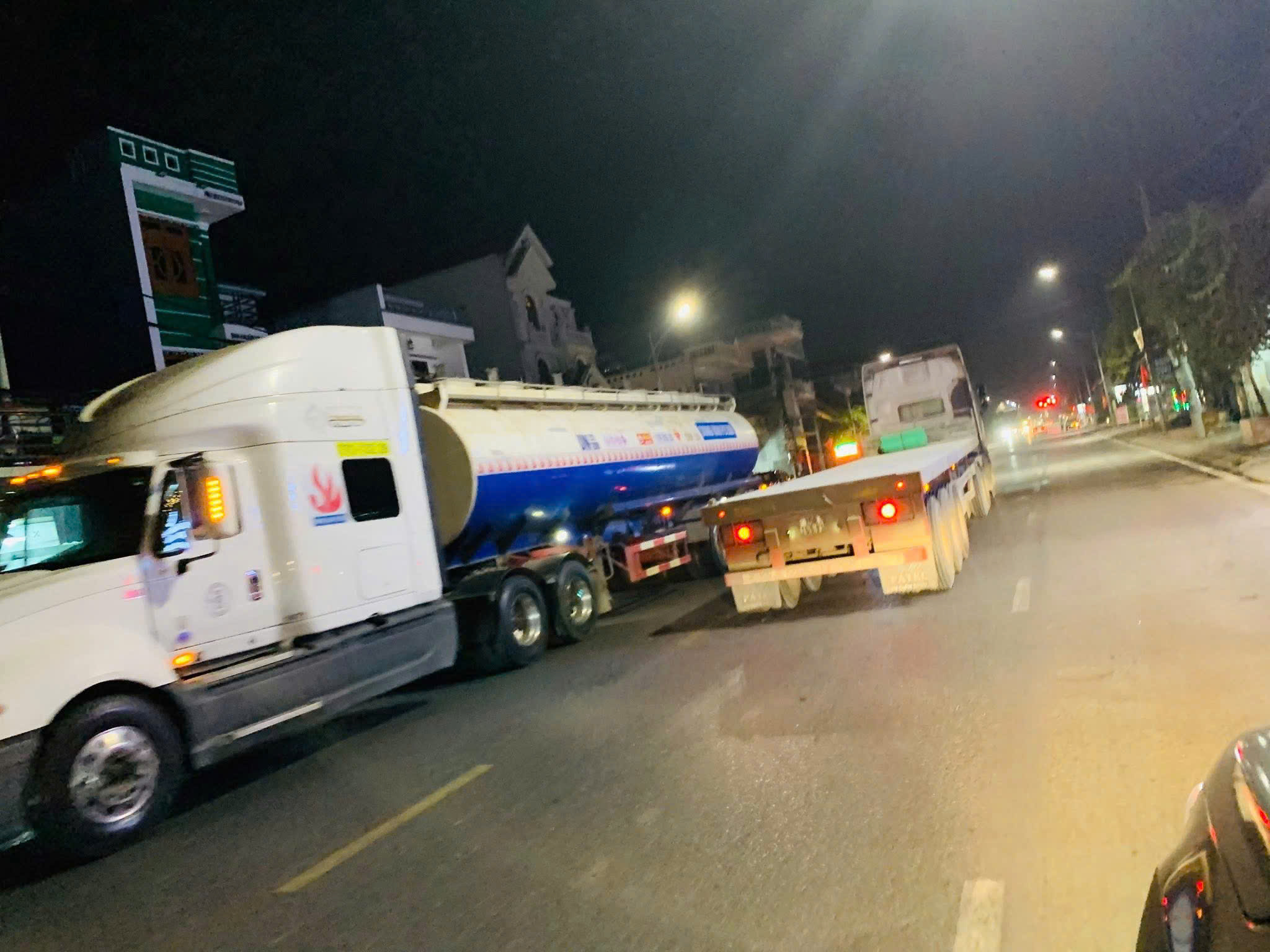 Video ghi lại vụ tainnan tại chân cầu Đông Các, Đông Hưng tối qua