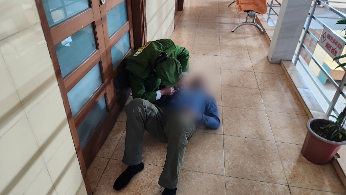 Cảnh sát 113 kịp thời ngăn chặn bệnh nhân có hành vi mất kiểm soát tại bệnh viện đa khoa tư nhân Lâm Hoa