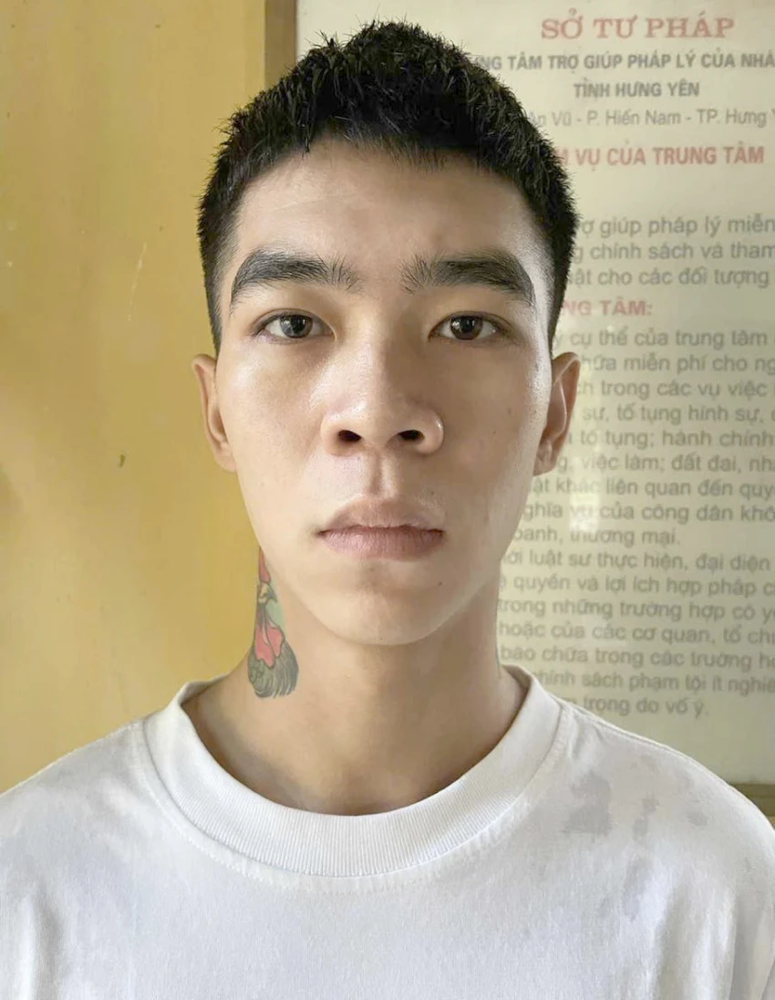 Bị khởi tố vì mua súng quân dụng về giấu trong nhà