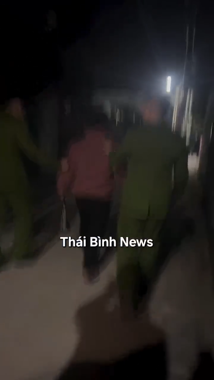 Thái Bình: An Thanh – Quỳnh Phụ tối qua, thấy bảo cụ ông bị 1 người phụ nữ dùng 🔪 phải đi cấp cứu