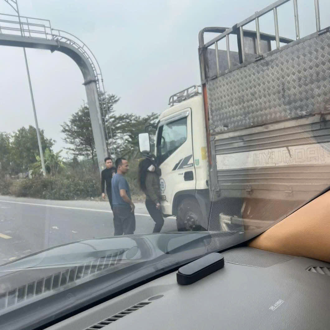 Ngay lúc này tại đường cao tốc Hưng Yên – Thái Bình