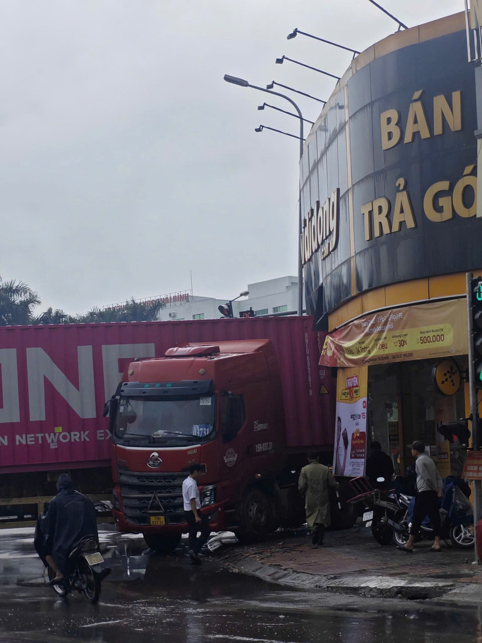 Video: Ngã tư Tân Bình lúc này