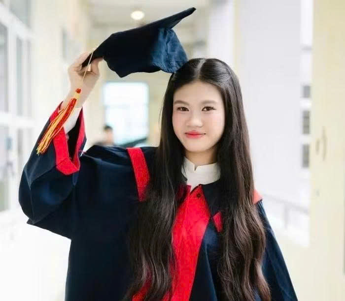 Nữ sinh chuyên Văn chinh phục top 1% SAT thế giới